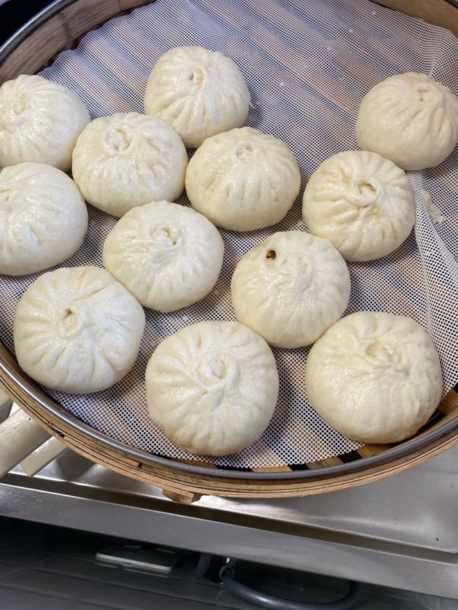是开水蒸还是冷水蒸看看正确的方法！ayx爱游戏体育网页版入口蒸包子(图7)
