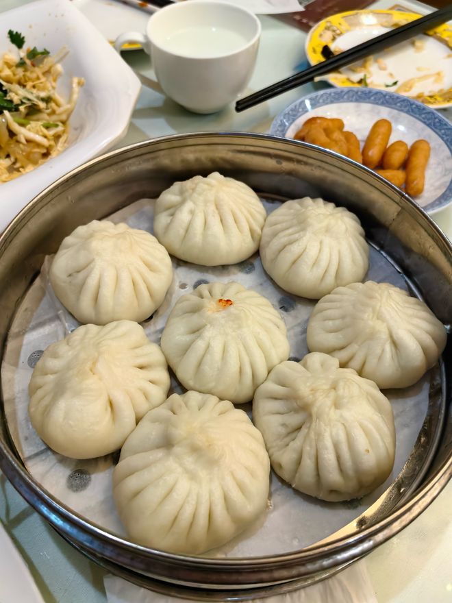 是开水蒸还是冷水蒸看看正确的方法！ayx爱游戏体育网页版入口蒸包子(图4)