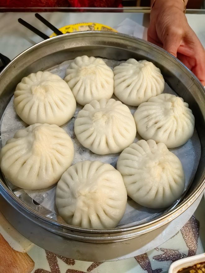 是开水蒸还是冷水蒸看看正确的方法！ayx爱游戏体育网页版入口蒸包子(图6)